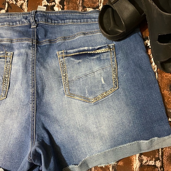Maurice’s Plus Size Distressed Denim Jean Shorts - Picture 5 of 7